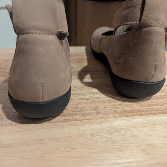 Clarks Women's Tan Leather Ballet Flats with Ankle Strap-Size 8.5 M - Picture 4 of 9